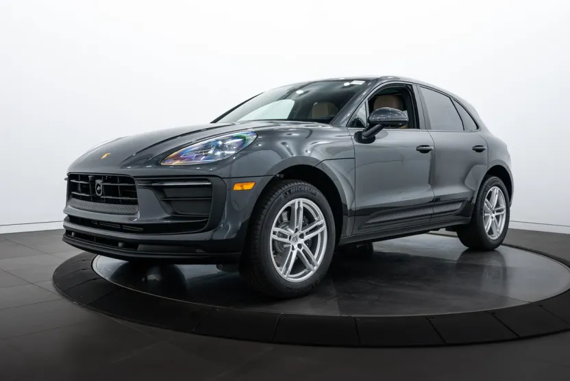 2025 Porsche Macan Base photo 1