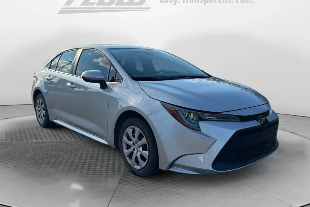 2022 Toyota Corolla LE photo 1