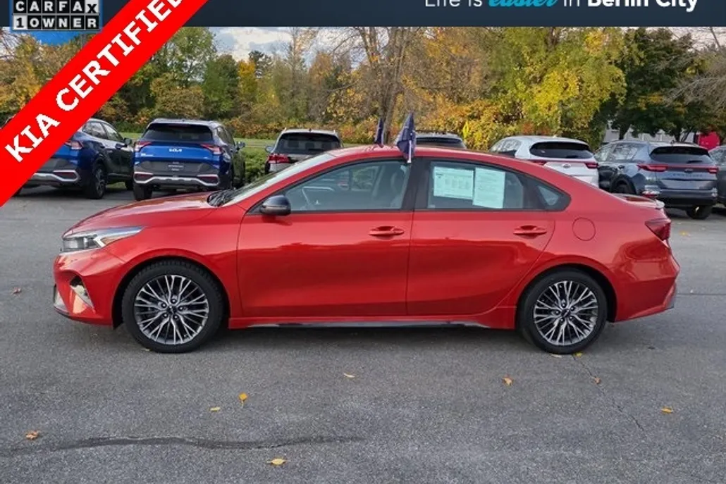 2022 Kia Forte GT-Line photo 1