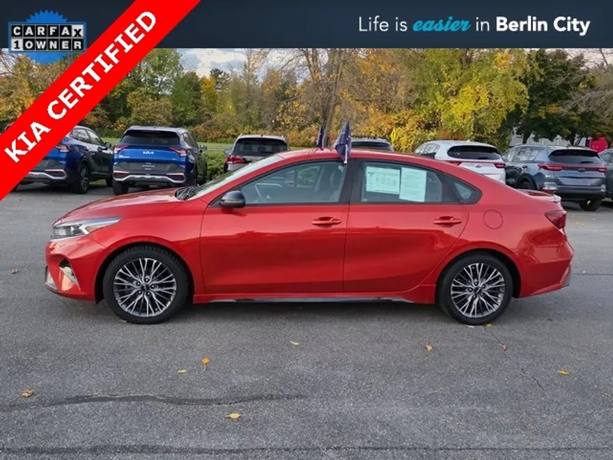 2022 Kia Forte GT-Line photo 1