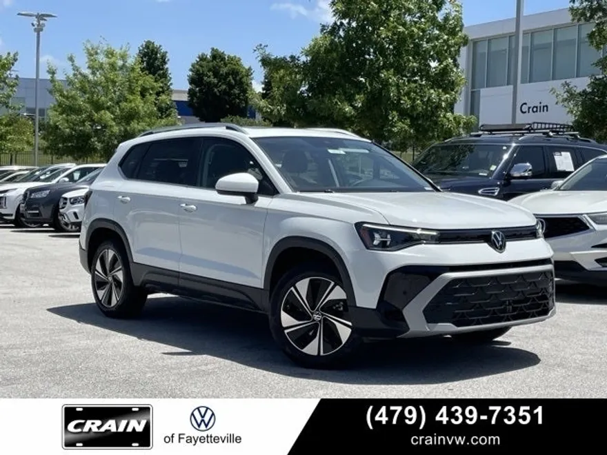 2025 Volkswagen Taos SE photo 1