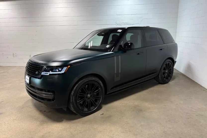 2023 Land Rover Range Rover SE photo 1