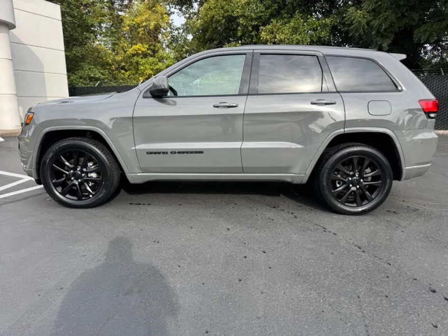 2019 Jeep Grand Cherokee Altitude photo 1