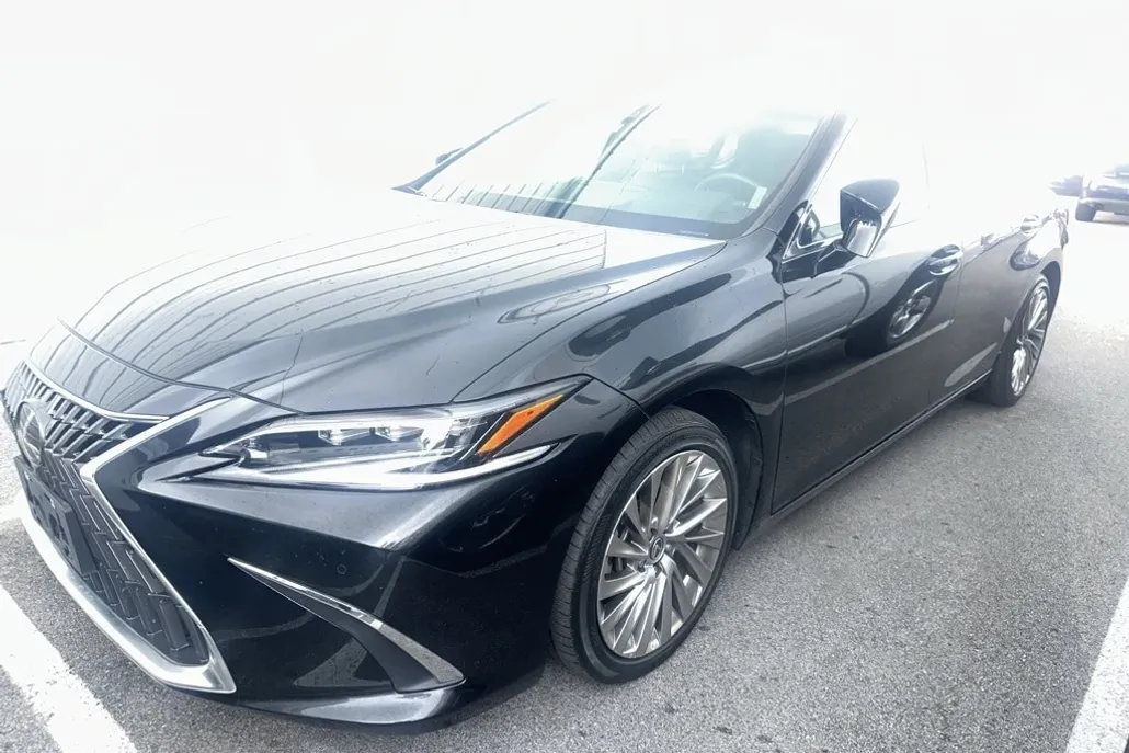 2022 Lexus ES 350 Ultra Luxury photo 1