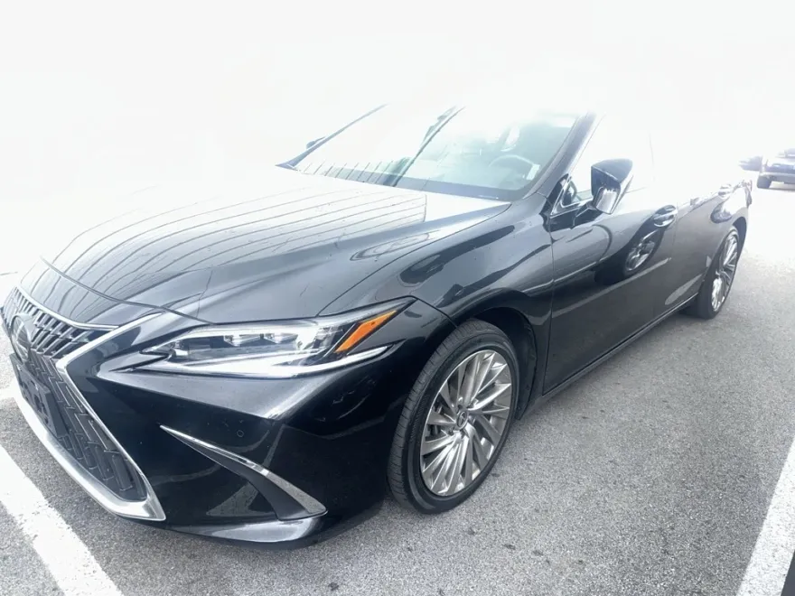 2022 Lexus ES 350 Ultra Luxury photo 1