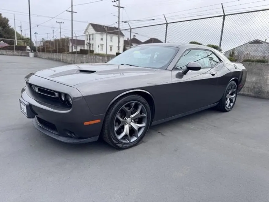 2015 Dodge Challenger SXT photo 1
