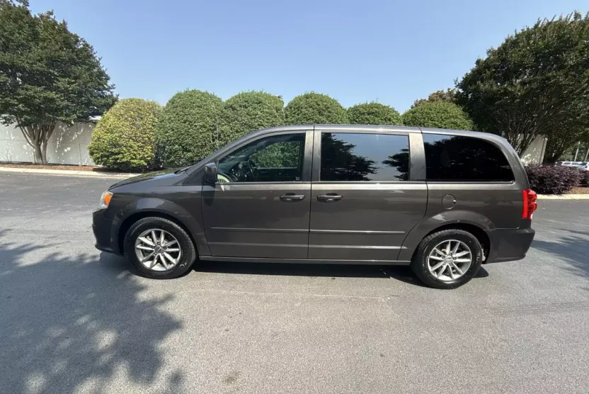 2015 Dodge Grand Caravan SE Plus photo 1