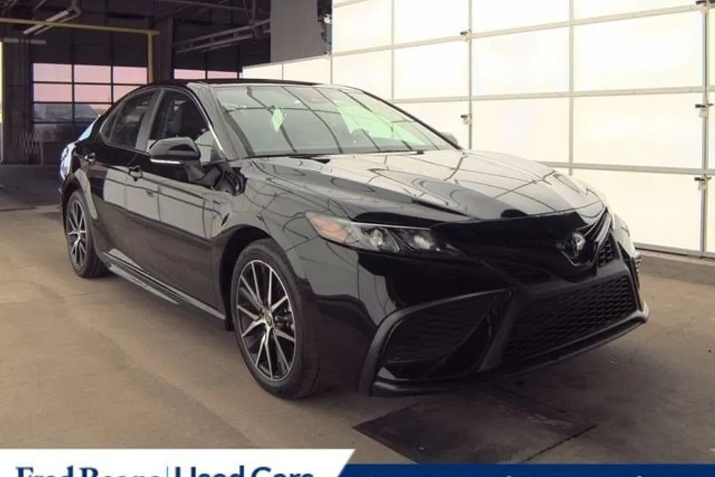 2023 Toyota Camry SE photo 1