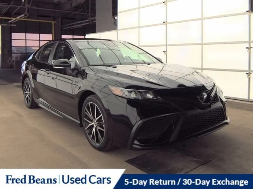 2023 Toyota Camry SE photo 1