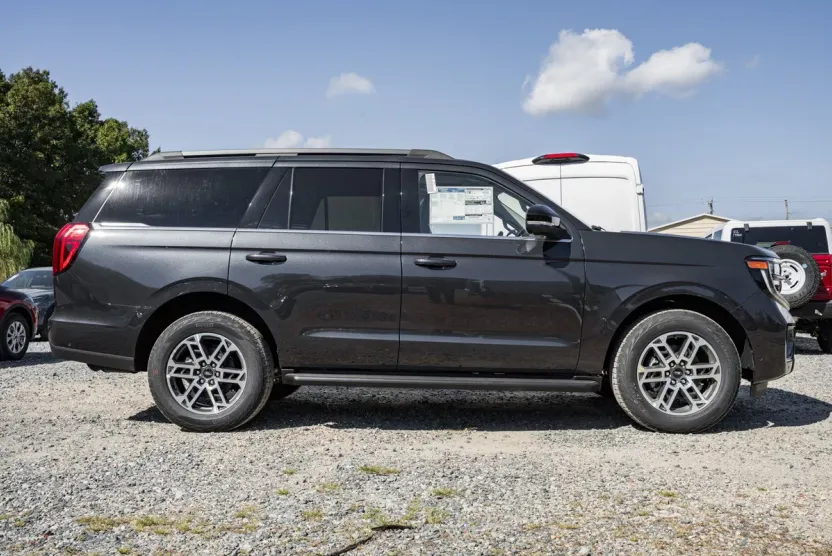 2025 Ford Expedition photo 1