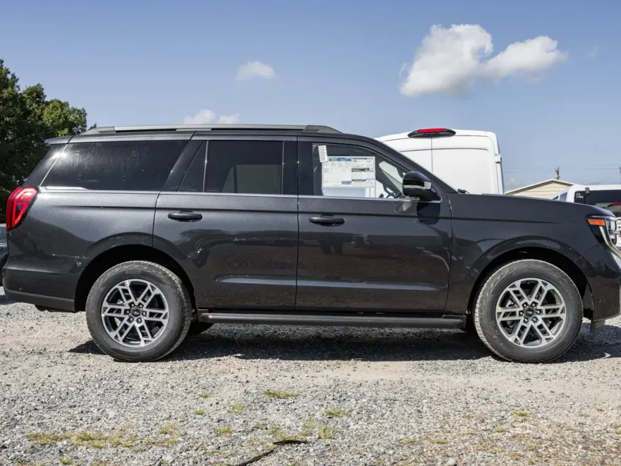 2025 Ford Expedition photo 1