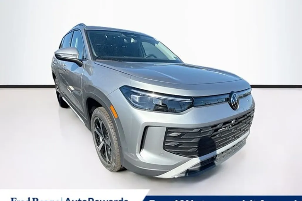 2025 Volkswagen Tiguan SE photo 1