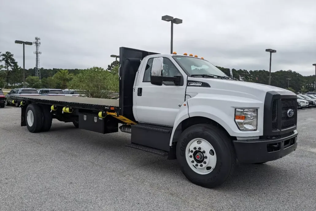 2025 Ford F-650 Base photo 1