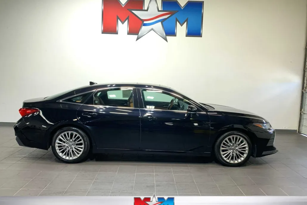2021 Toyota Avalon Limited photo 1