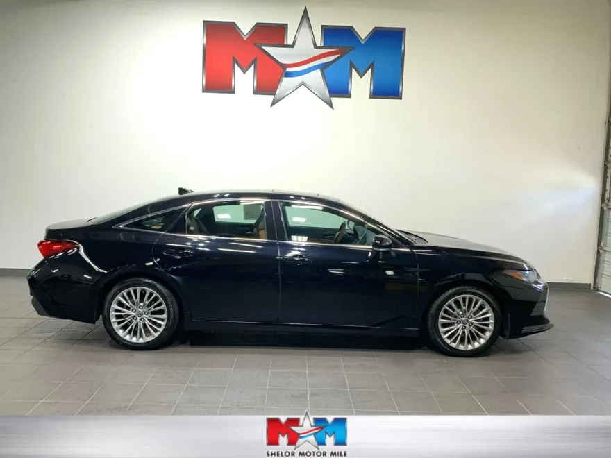 2021 Toyota Avalon Limited photo 1
