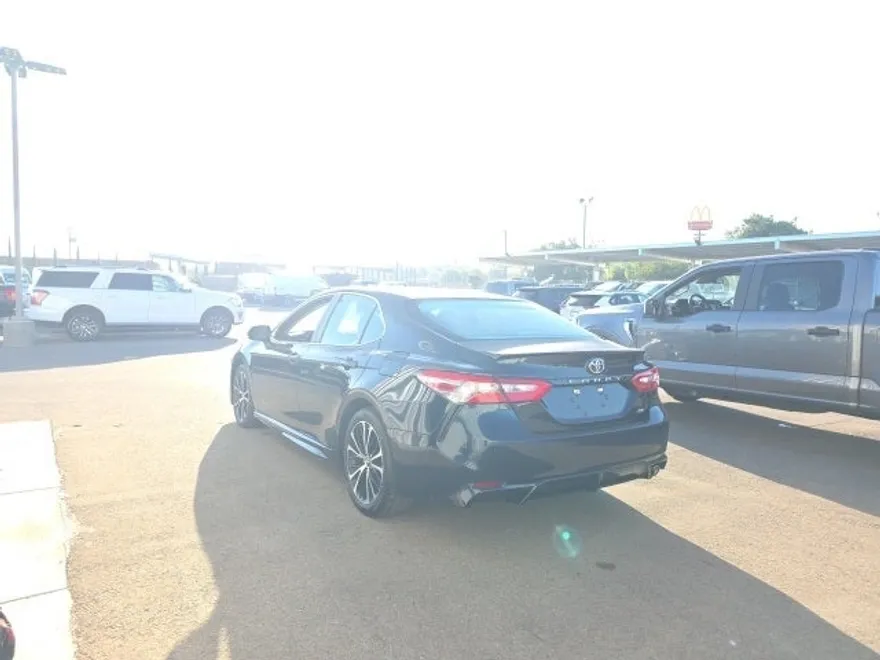 2018 Toyota Camry L photo 1