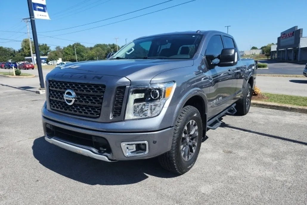 2019 Nissan Titan PRO-4X photo 1