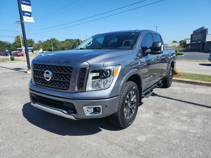 2019 Nissan Titan PRO-4X photo 1