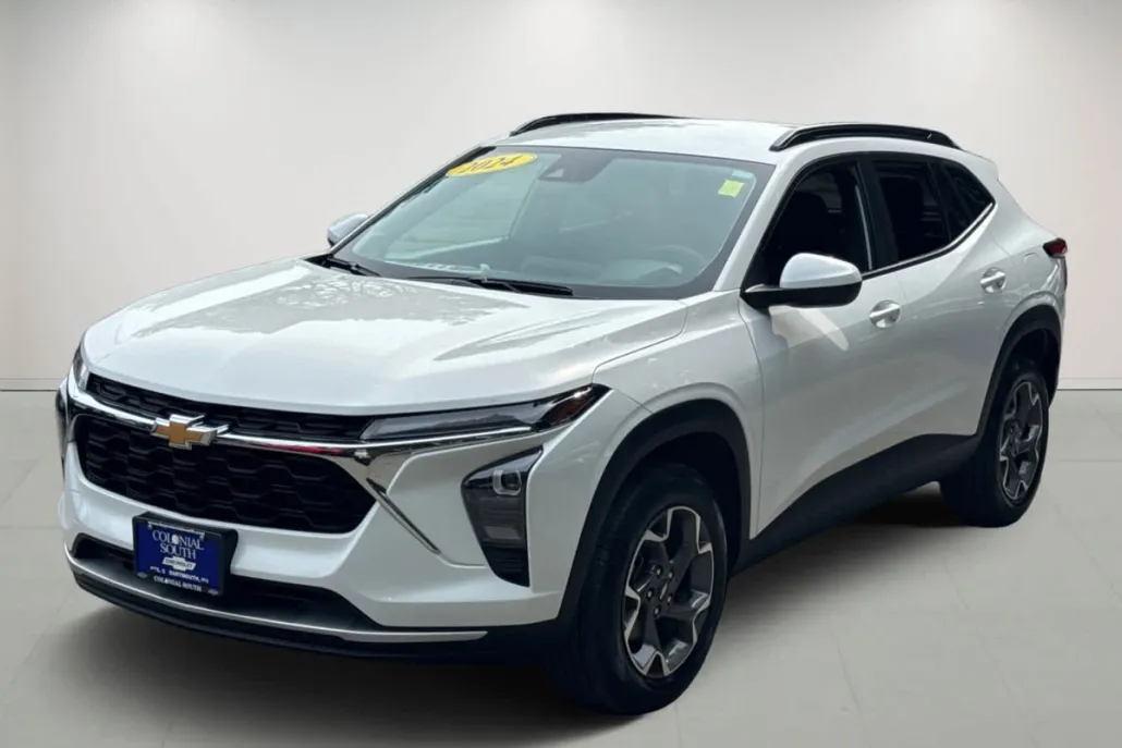 2024 Chevrolet Trax LT photo 1