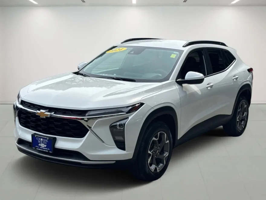 2024 Chevrolet Trax LT photo 1