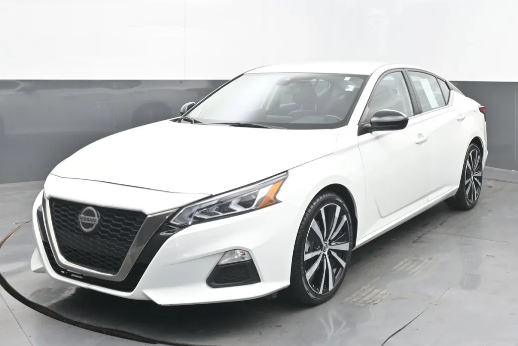 2022 Nissan Altima 2.5 SR photo 1