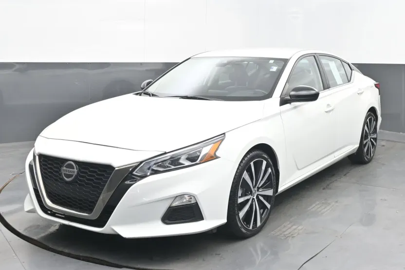 2022 Nissan Altima 2.5 SR photo 1