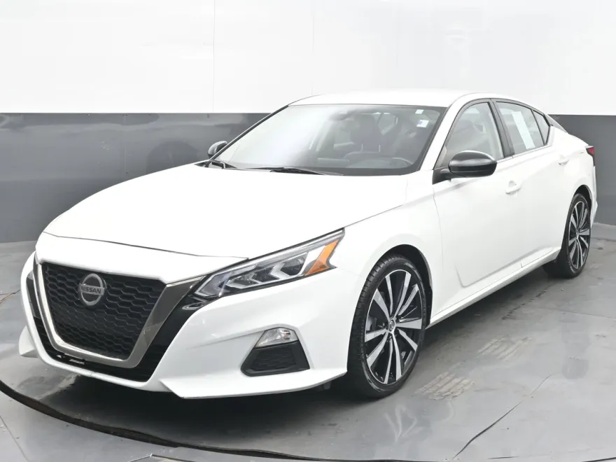2022 Nissan Altima 2.5 SR photo 1