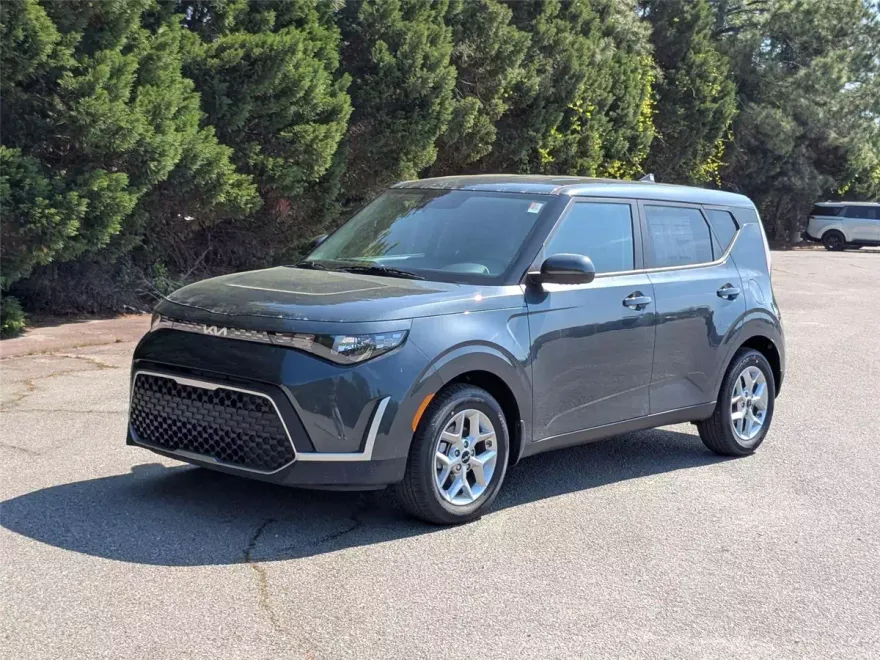 2025 Kia Soul LX photo 1