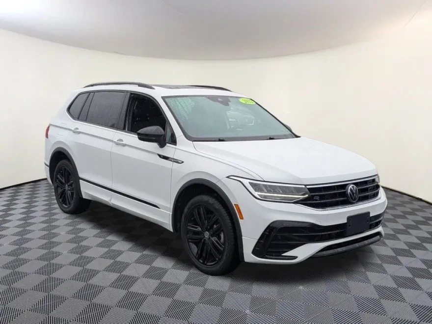 2022 Volkswagen Tiguan SE R-Line Black photo 1
