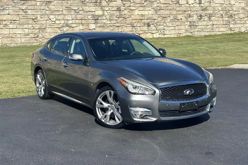 2017 Infiniti Q70 3.7 AWD photo 1