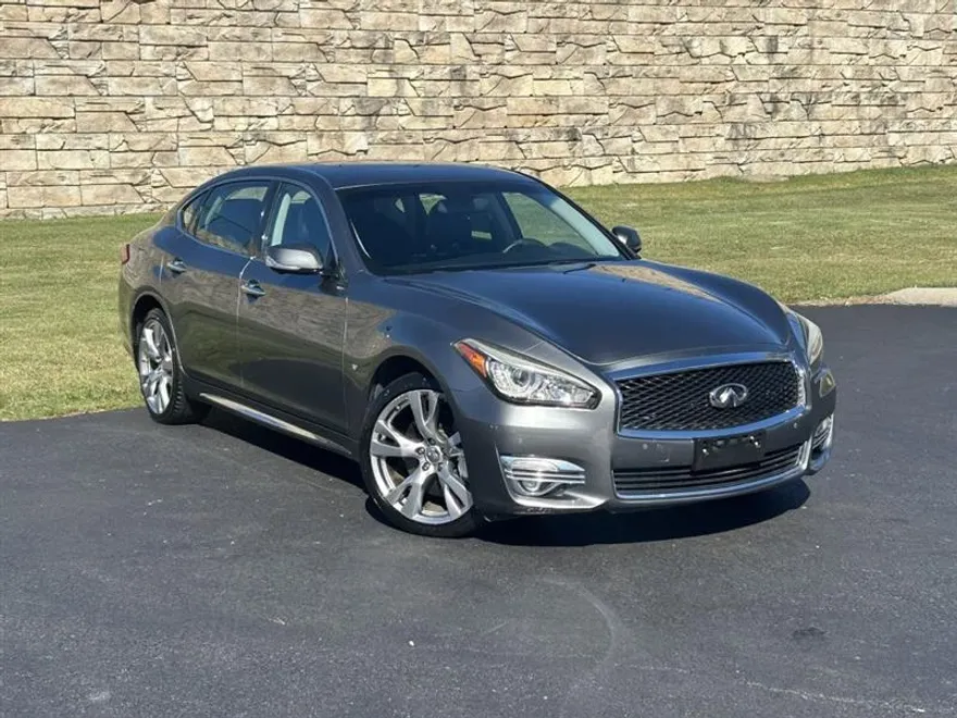 2017 Infiniti Q70 3.7 AWD photo 1