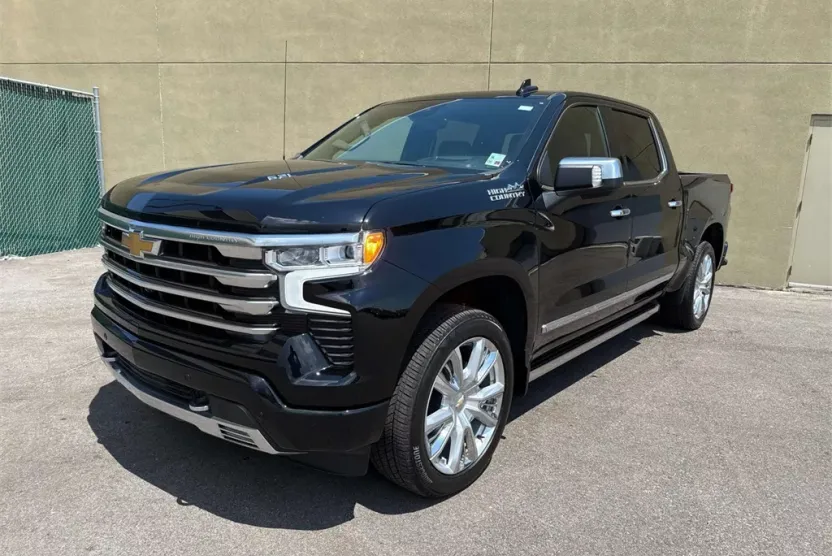 2023 Chevrolet Silverado 1500 High Country photo 1