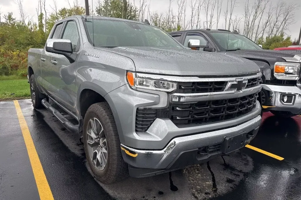 2025 Chevrolet Silverado 1500 LT photo 1