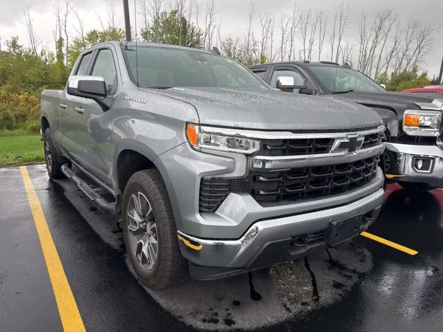 2025 Chevrolet Silverado 1500 LT photo 1