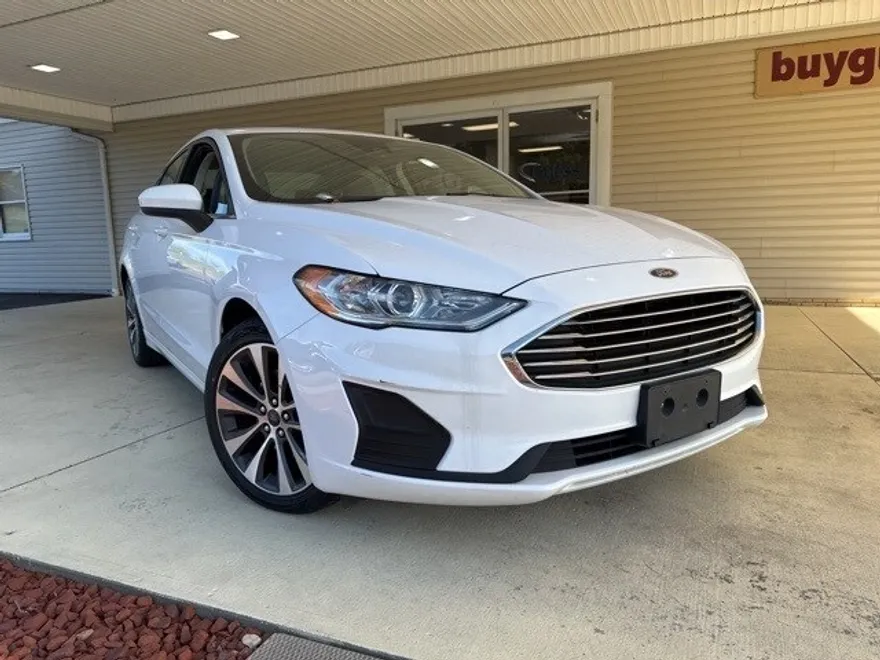 2019 Ford Fusion SE photo 1
