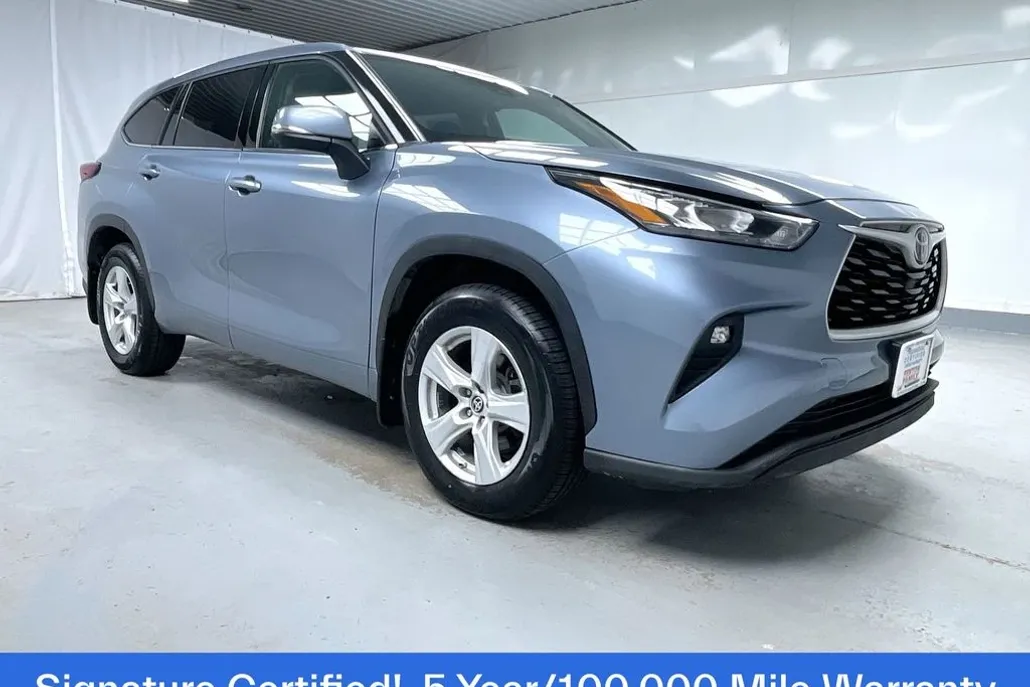 2020 Toyota Highlander LE photo 1