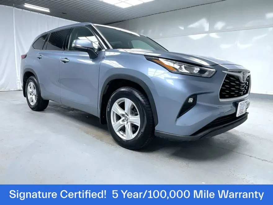 2020 Toyota Highlander LE photo 1