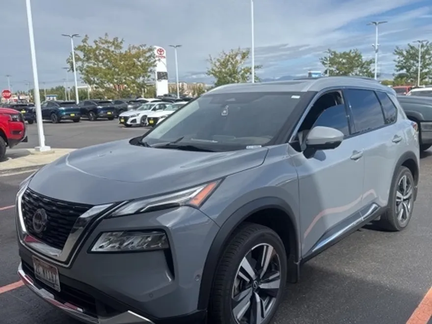 2023 Nissan Rogue Platinum photo 1