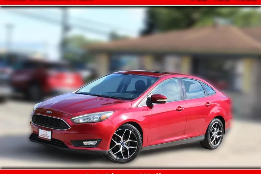 2017 Ford Focus SEL Sedan photo 1