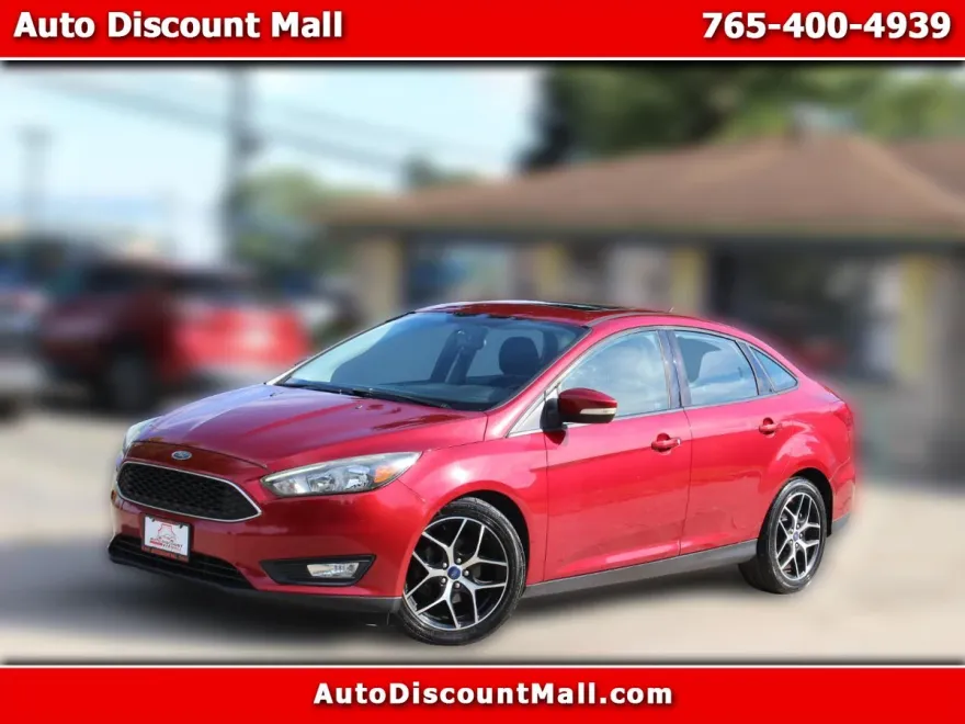 2017 Ford Focus SEL Sedan photo 1