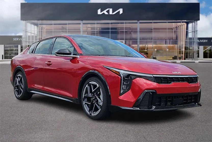 2025 Kia K4 GT-Line photo 1