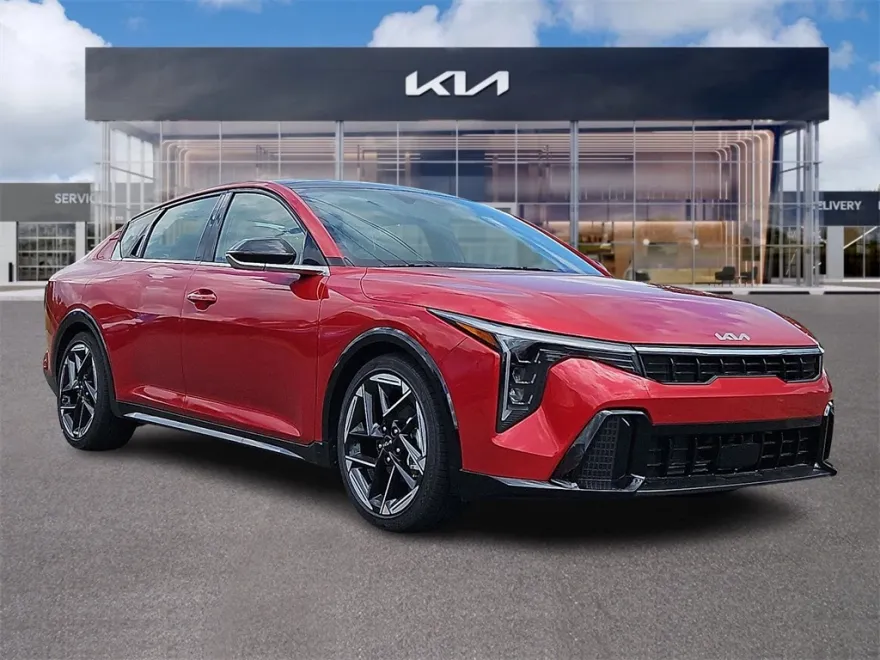 2025 Kia K4 GT-Line photo 1