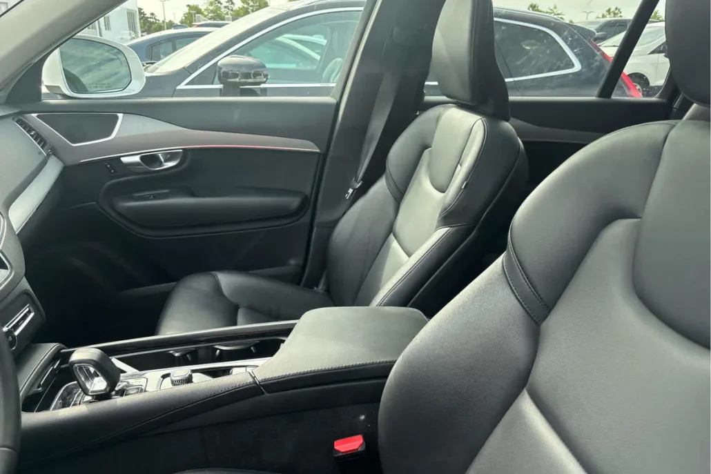 2023 Volvo XC90 B5 AWD Core photo 1