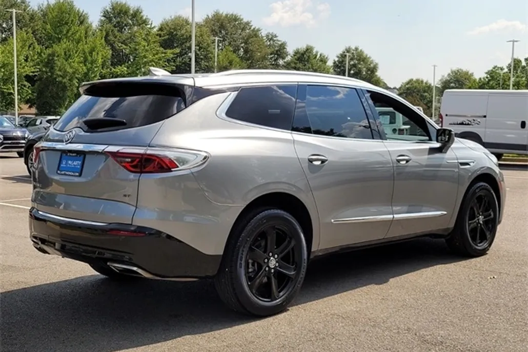2023 Buick Enclave Essence photo 1