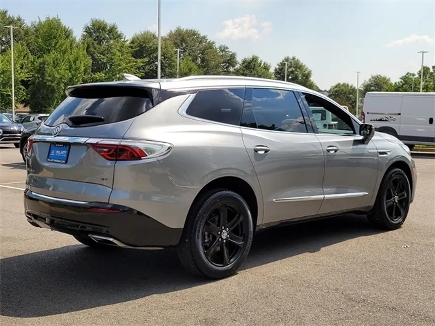2023 Buick Enclave Essence photo 1