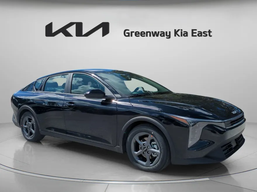 2025 Kia K4 LXS photo 1
