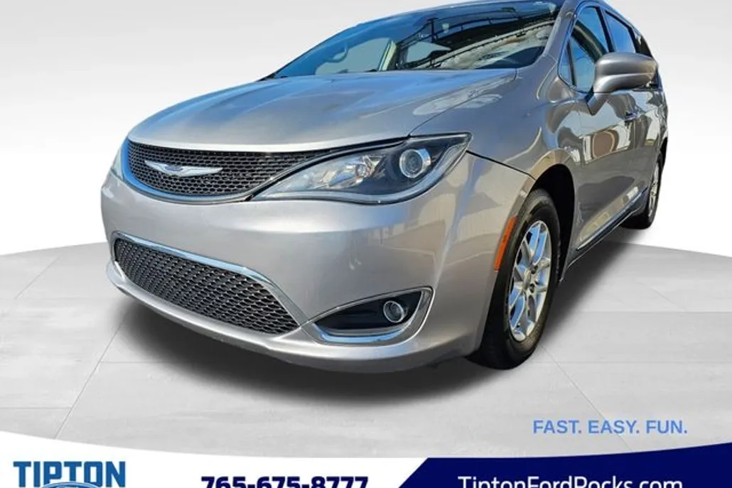 2020 Chrysler Pacifica Touring L photo 1
