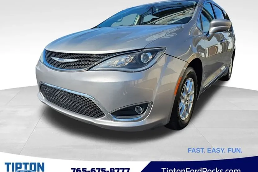 2020 Chrysler Pacifica Touring L photo 1