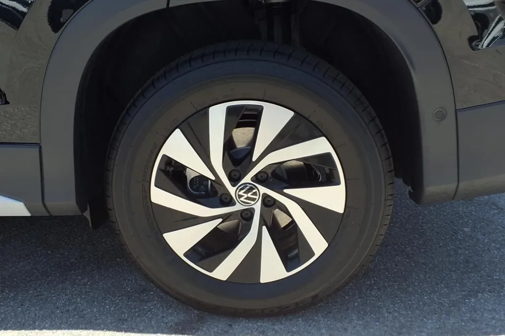 2025 Volkswagen Tiguan S photo 1