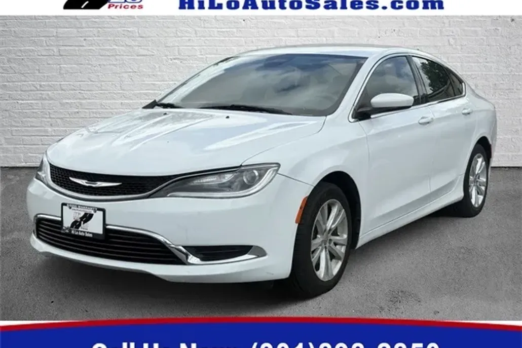 2016 Chrysler 200 Limited photo 1